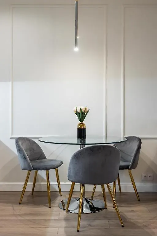 Urban Chic - Luxury Warsaw Stays -10 People- Mennica Residence Apartment