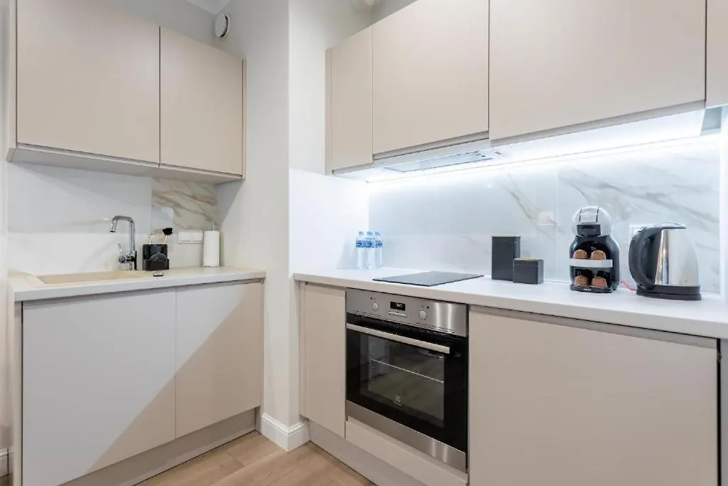 Urban Chic - Luxury Warsaw Stays -10 People- Mennica Residence