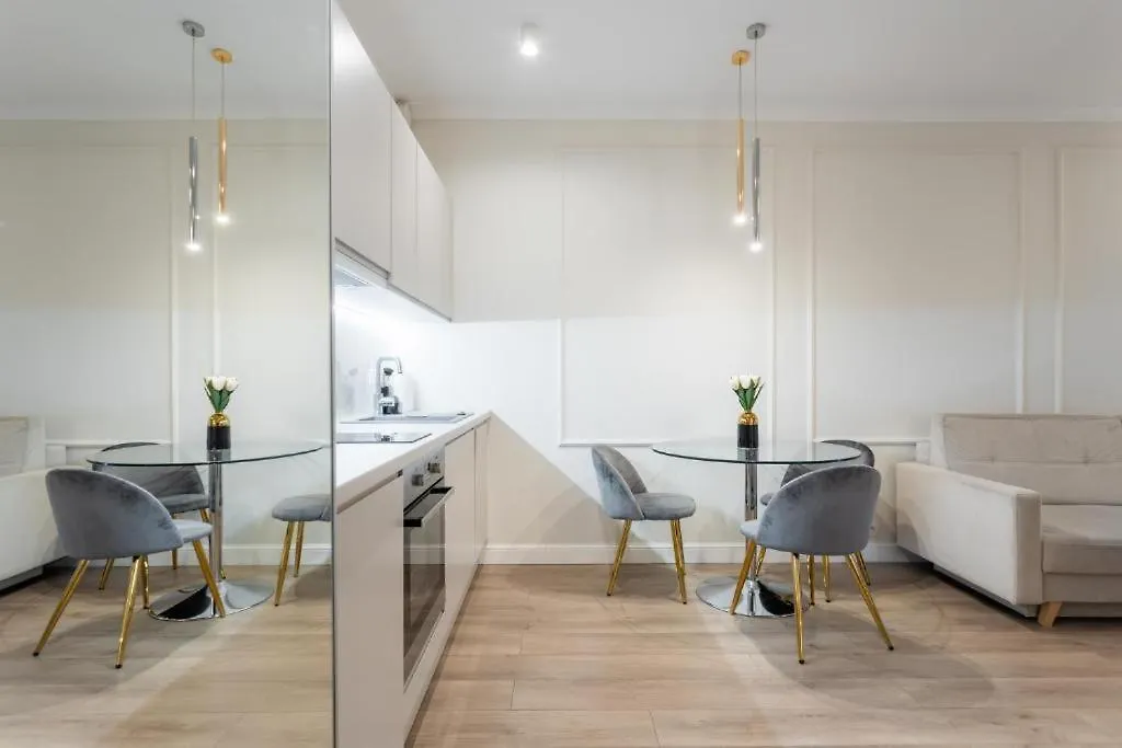 Apartment Urban Chic - Luxury Warsaw Stays -10 People- Mennica Residence