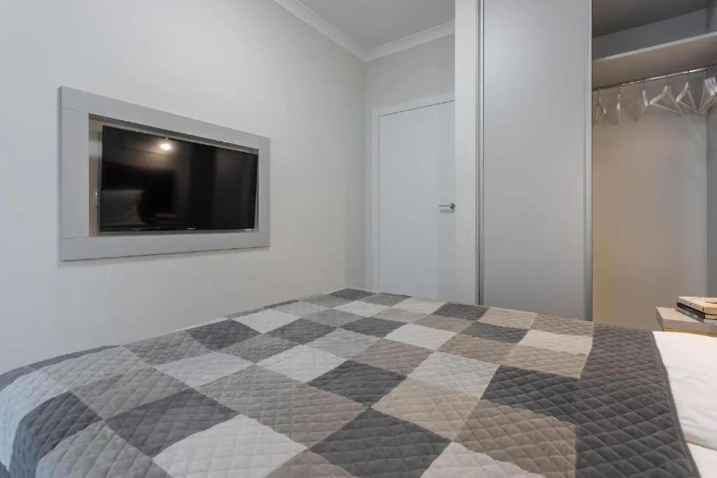 Urban Chic - Luxury Warsaw Stays -10 People- Mennica Residence Apartment