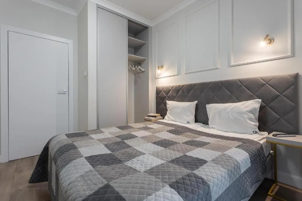 Apartment Urban Chic - Luxury Warsaw Stays -10 People- Mennica Residence Poland